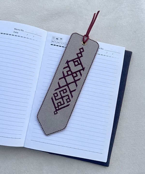 SIUVINĖTAS KNYGOS SKIRTUKAS